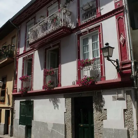 La Casa Roja De Saioa * Lekeitio